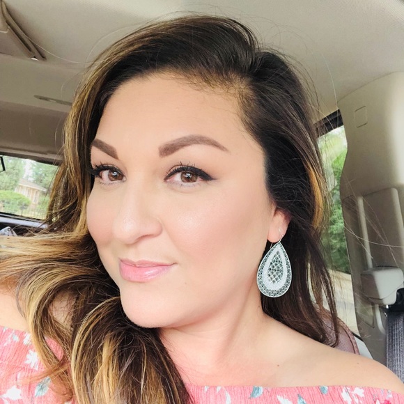 Meet your Posher, Alizza - Picture 1 of 1